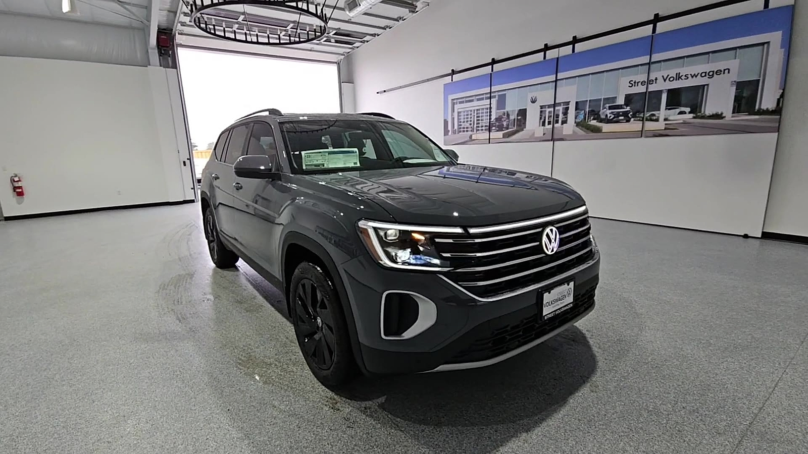 2026 Volkswagen Atlas photo 2 of 22