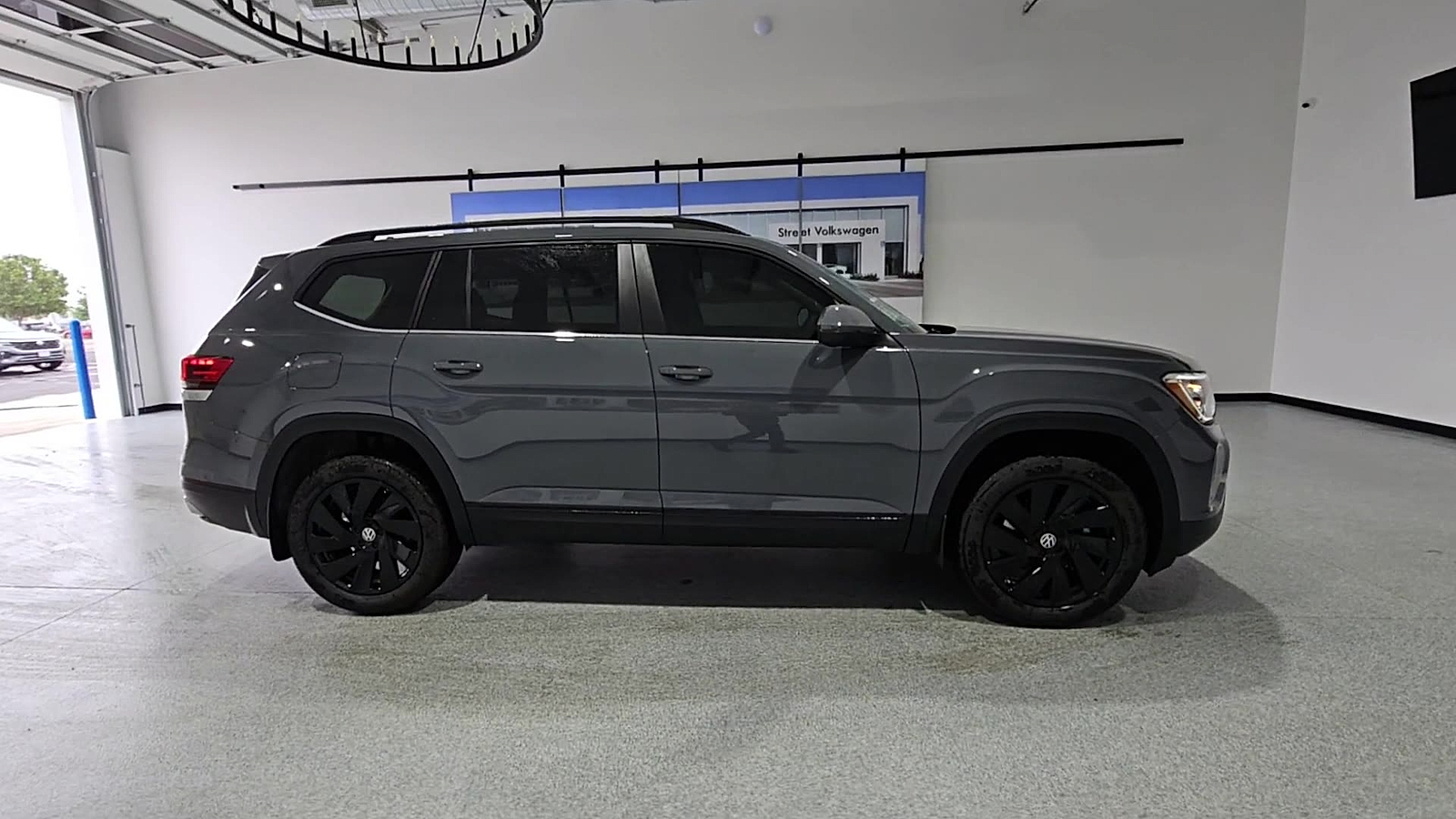 2026 Volkswagen Atlas photo 9 of 22