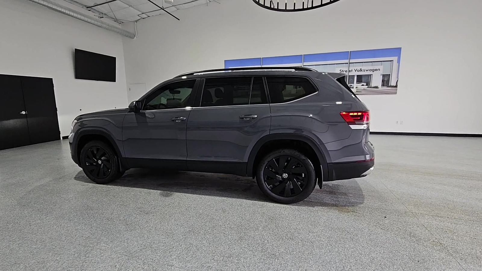 2026 Volkswagen Atlas photo 6 of 22
