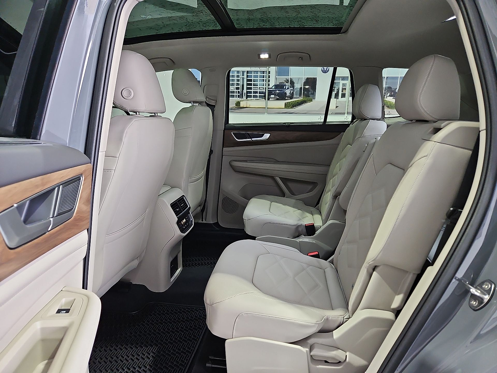 2026 Volkswagen Atlas photo 13 of 22