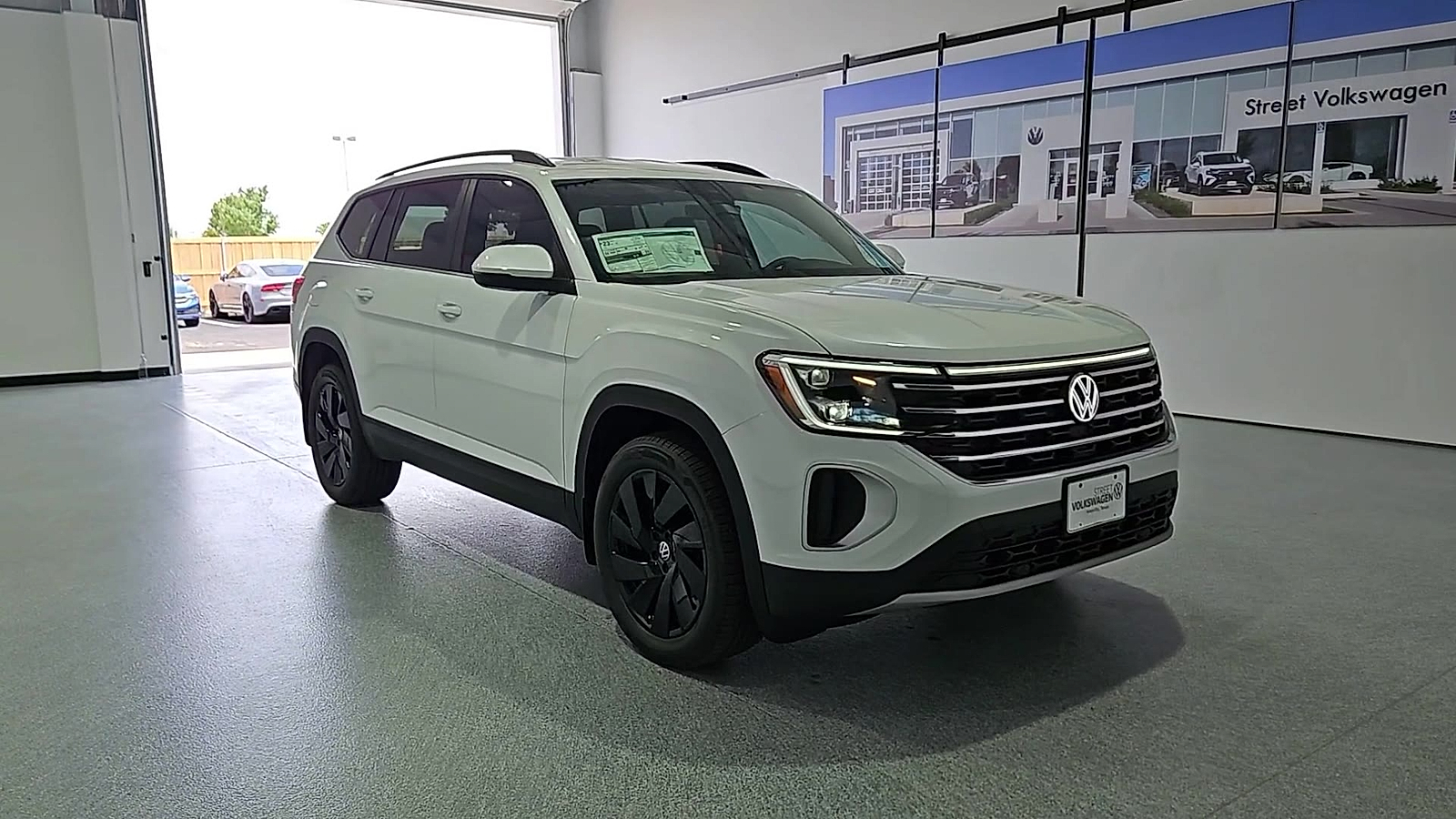 2026 Volkswagen Atlas photo 2 of 22
