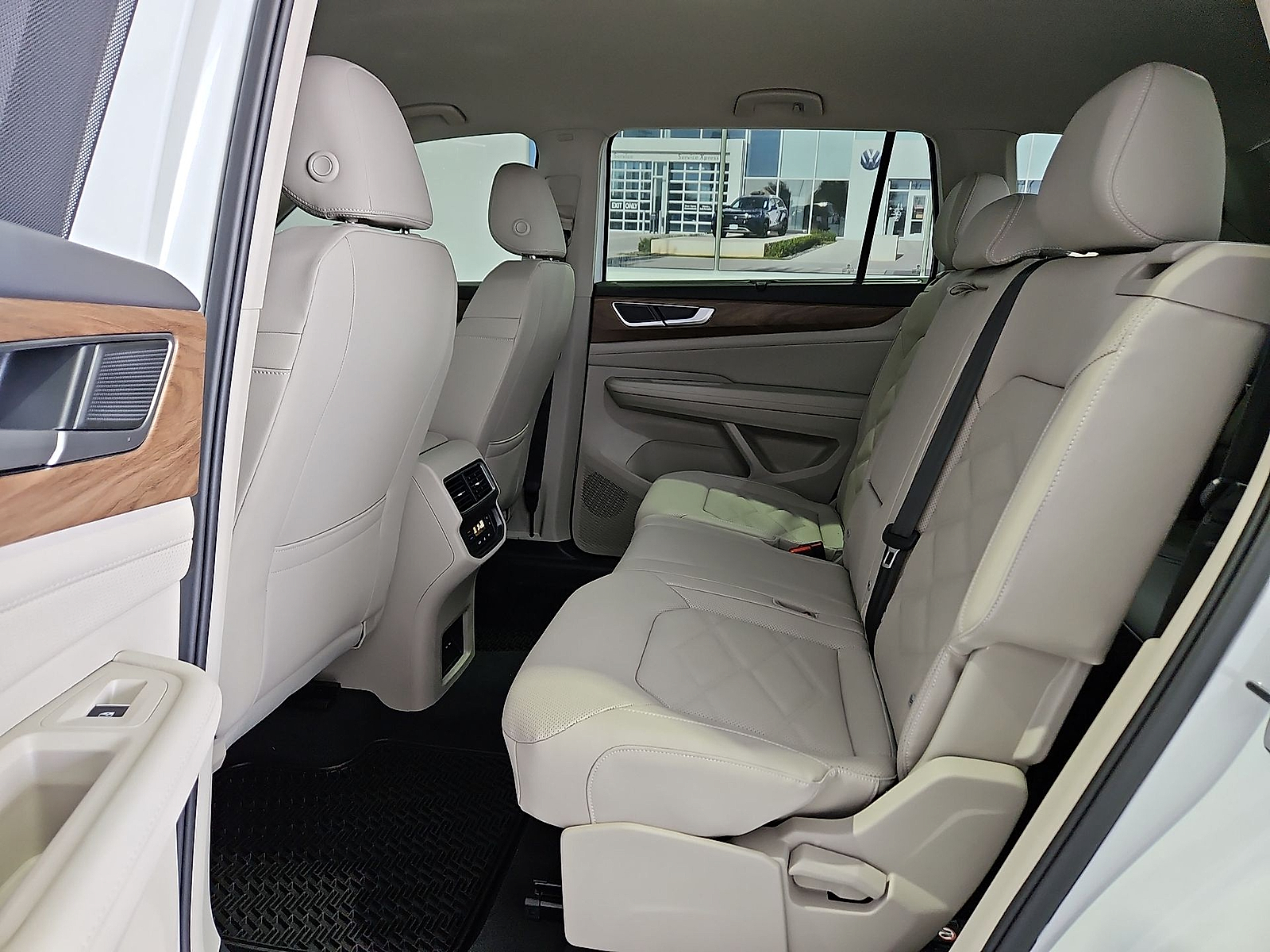 2026 Volkswagen Atlas photo 13 of 22