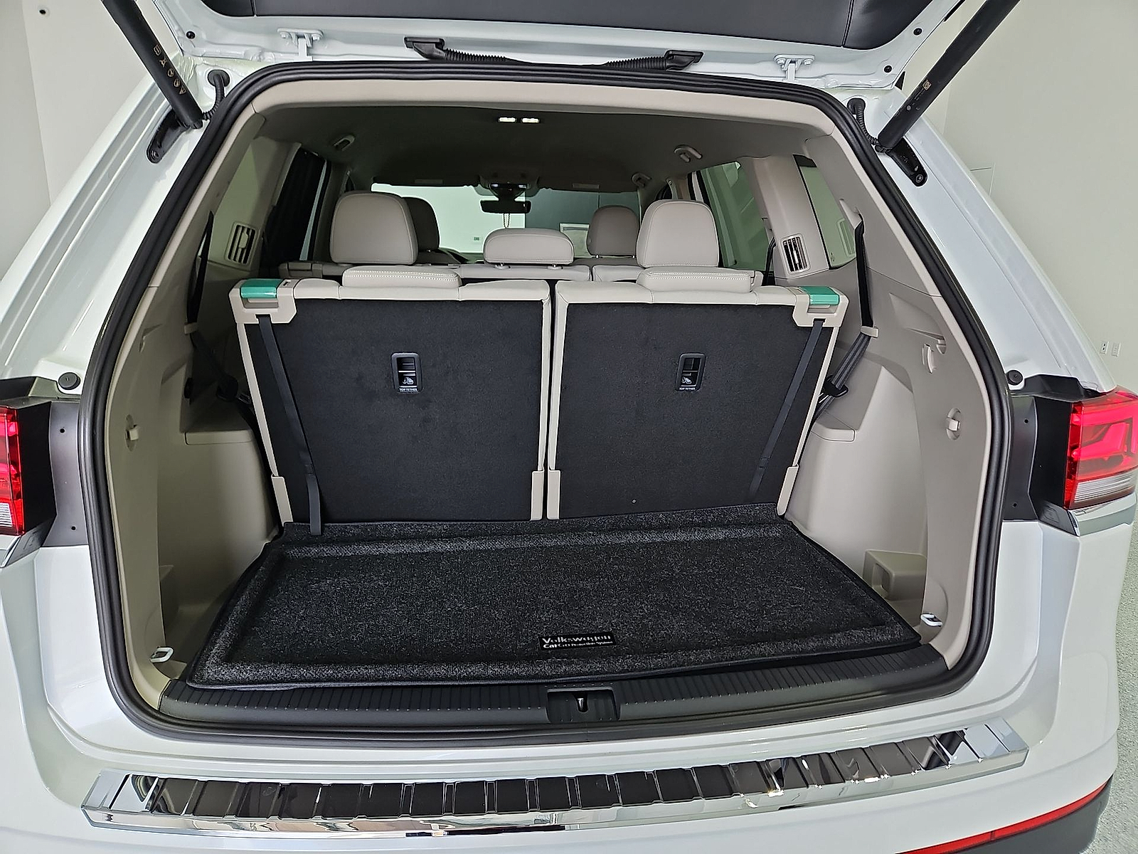2026 Volkswagen Atlas photo 12 of 22