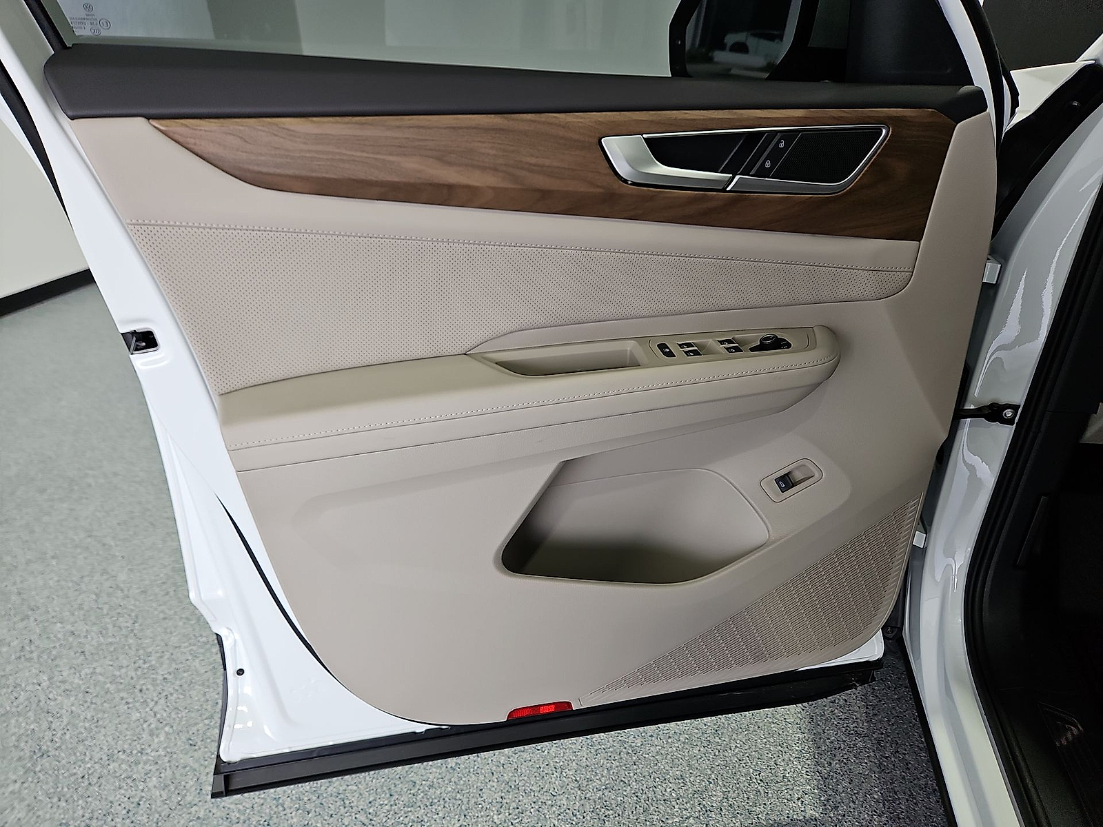 2026 Volkswagen Atlas photo 15 of 22