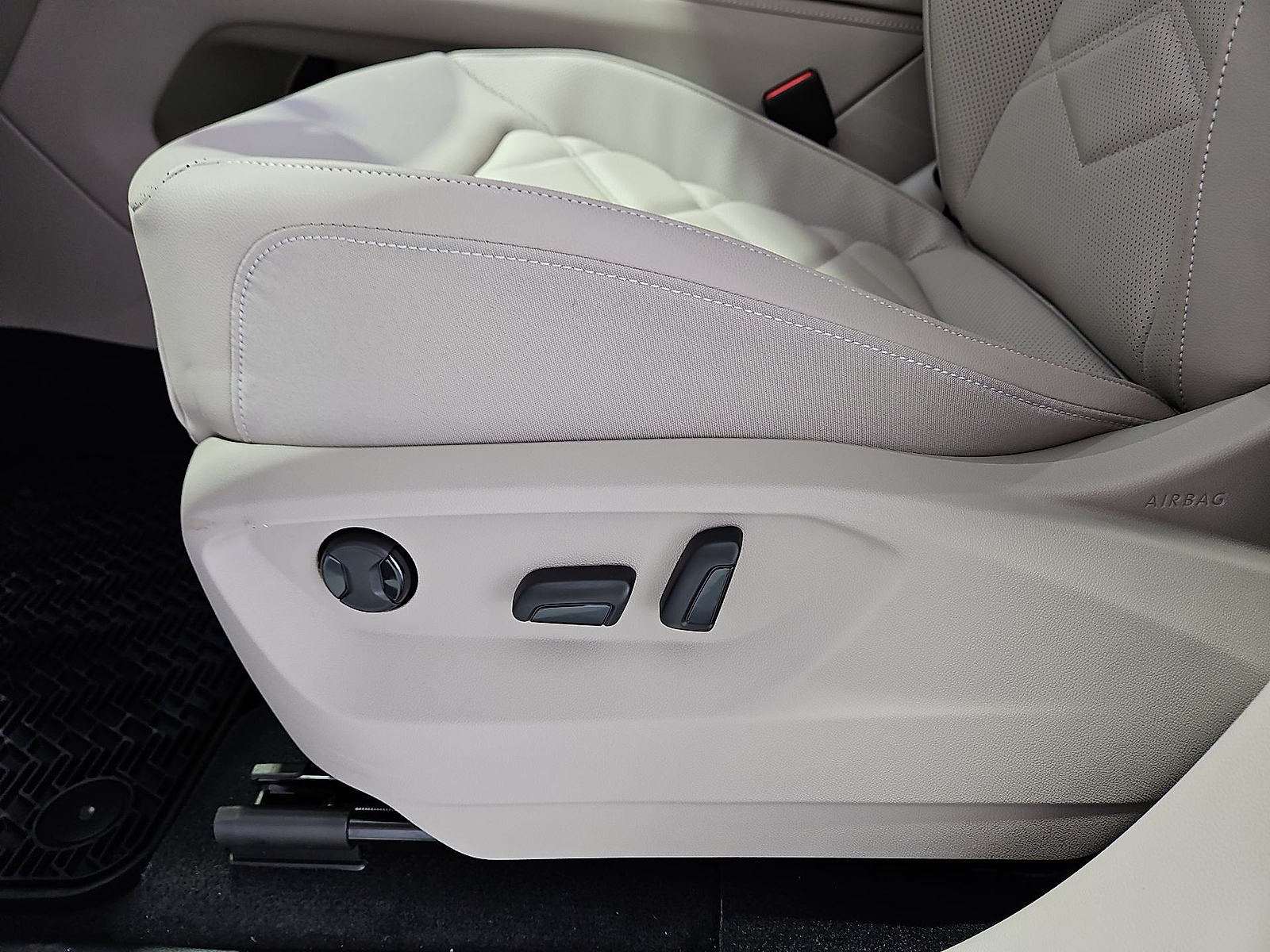 2026 Volkswagen Atlas photo 17 of 22