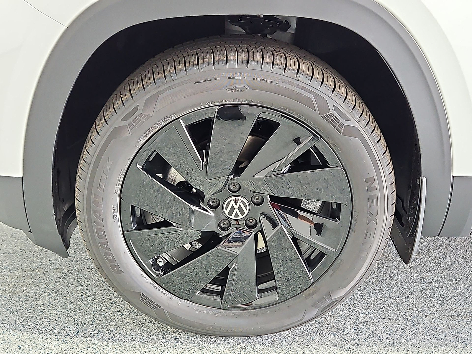 2026 Volkswagen Atlas photo 11 of 22