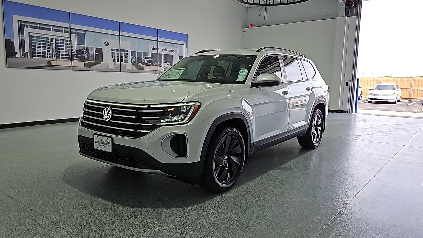 2026 Volkswagen Atlas photo 4 of 22