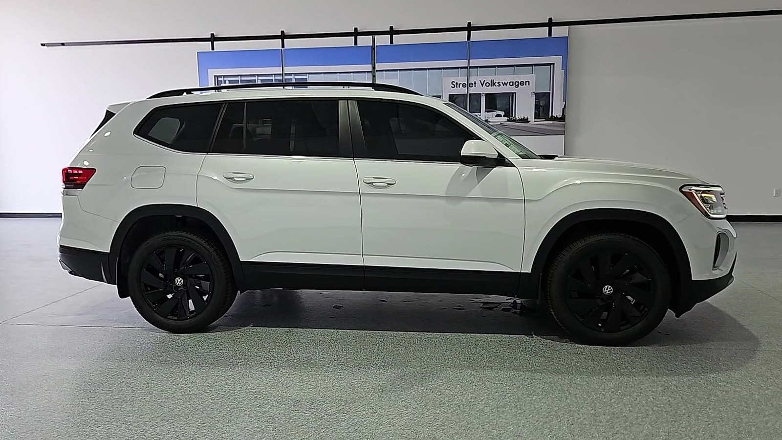2026 Volkswagen Atlas photo 9 of 22