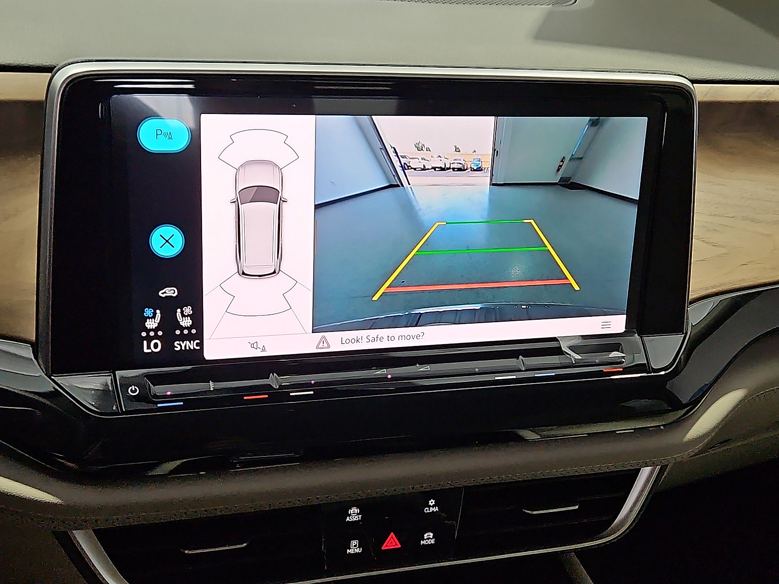 2026 Volkswagen Atlas photo 18 of 22