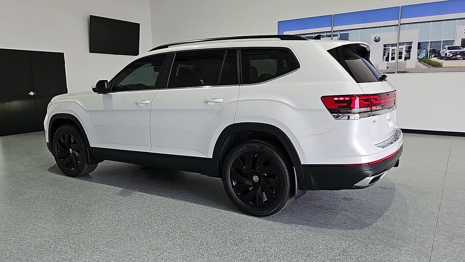 2026 Volkswagen Atlas photo 6 of 22