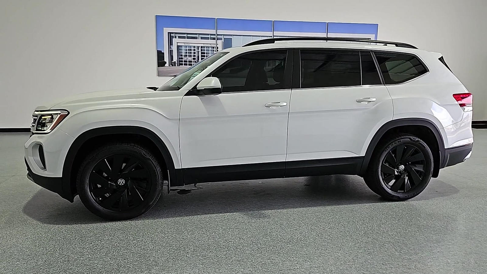 2026 Volkswagen Atlas photo 5 of 22