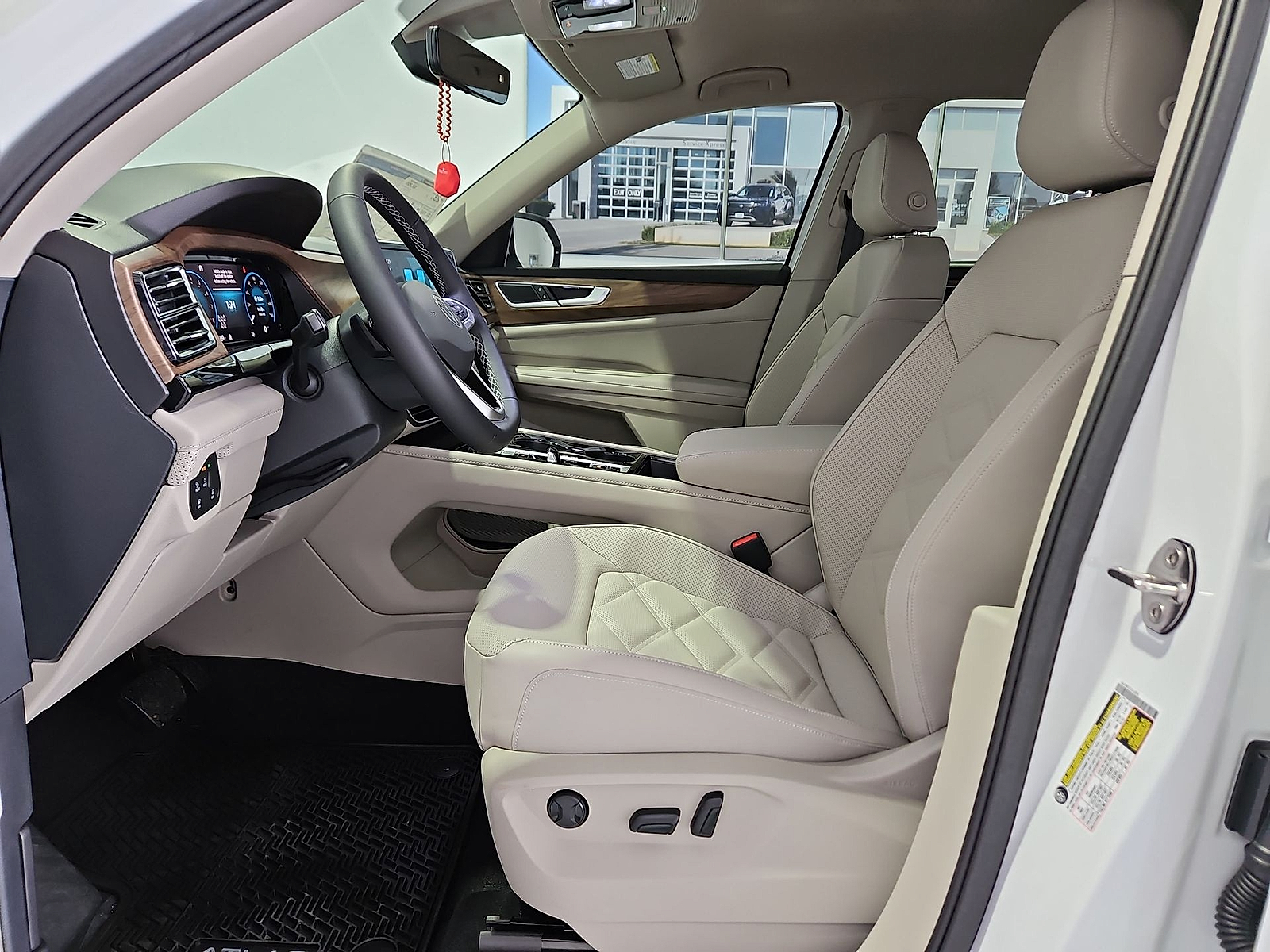 2026 Volkswagen Atlas photo 16 of 22
