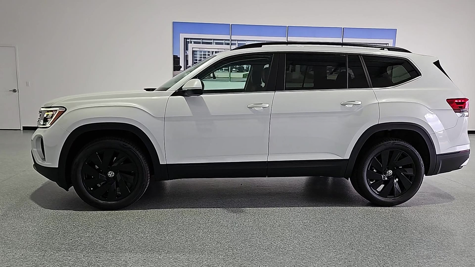 2026 Volkswagen Atlas photo 5 of 22