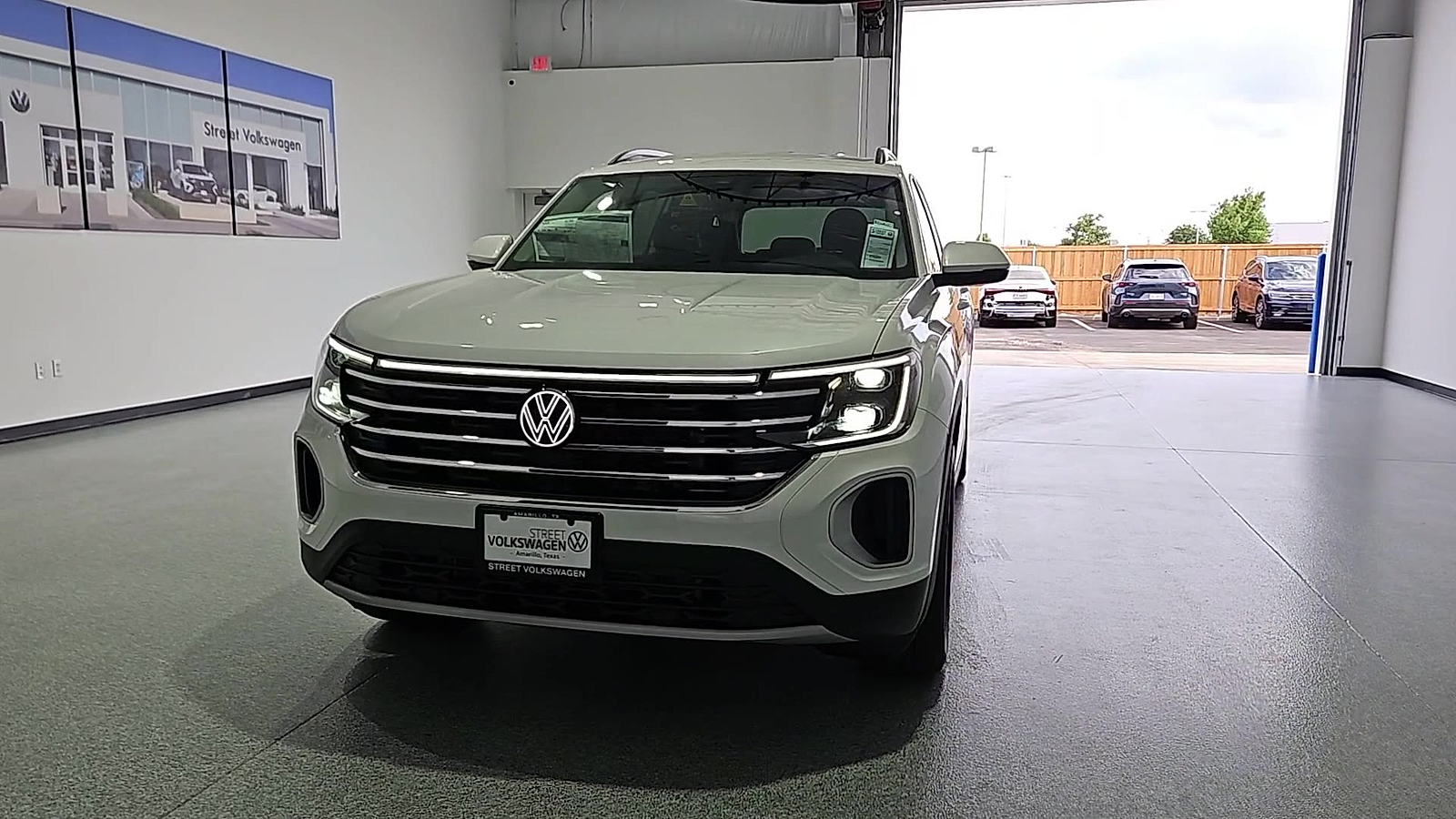 2026 Volkswagen Atlas photo 3 of 22