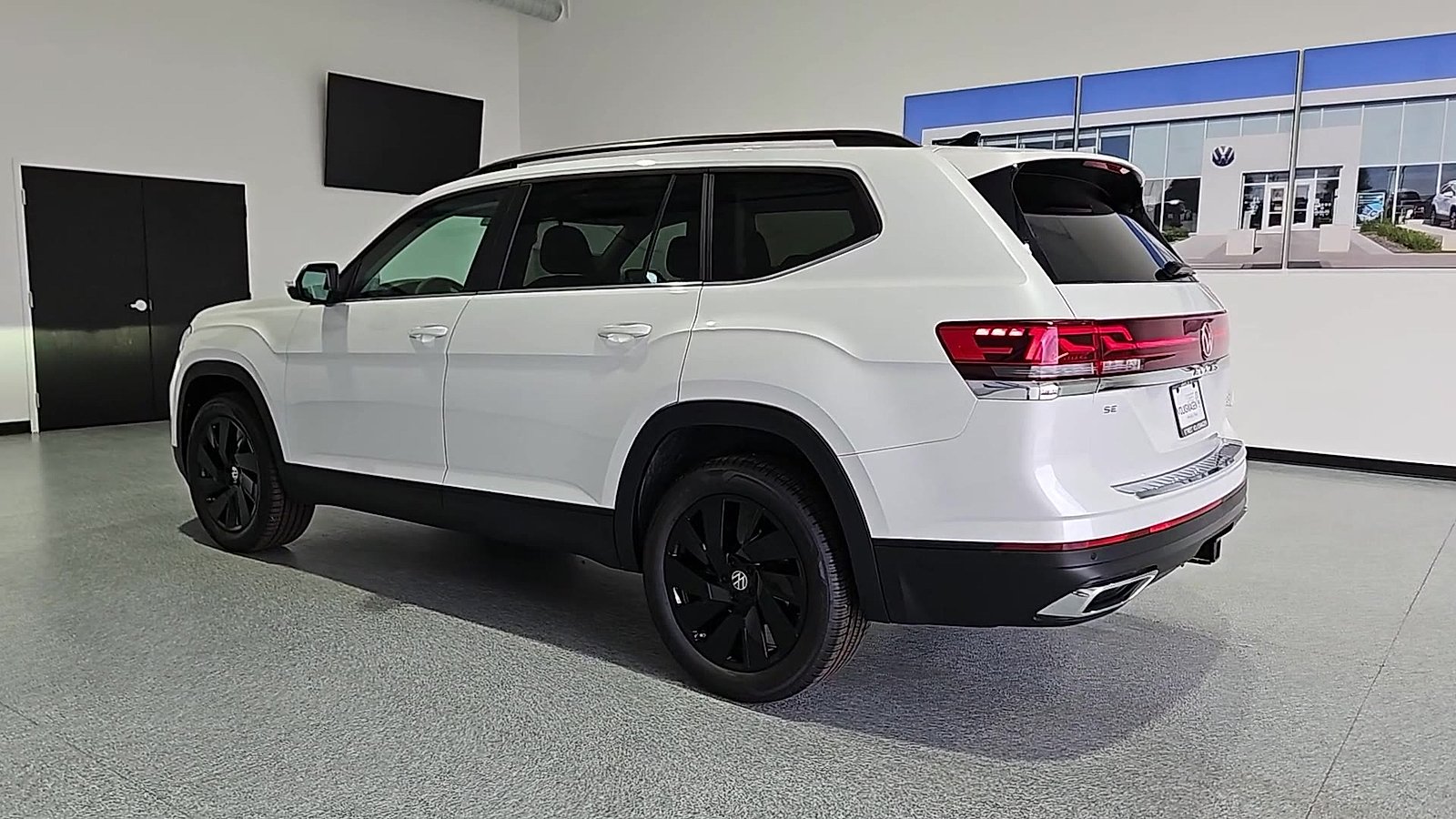 2026 Volkswagen Atlas photo 6 of 22