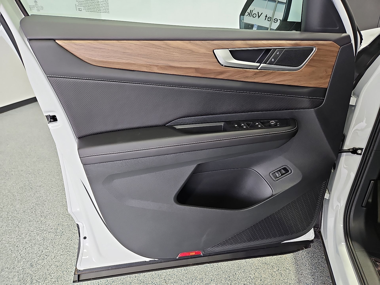 2026 Volkswagen Atlas photo 15 of 22