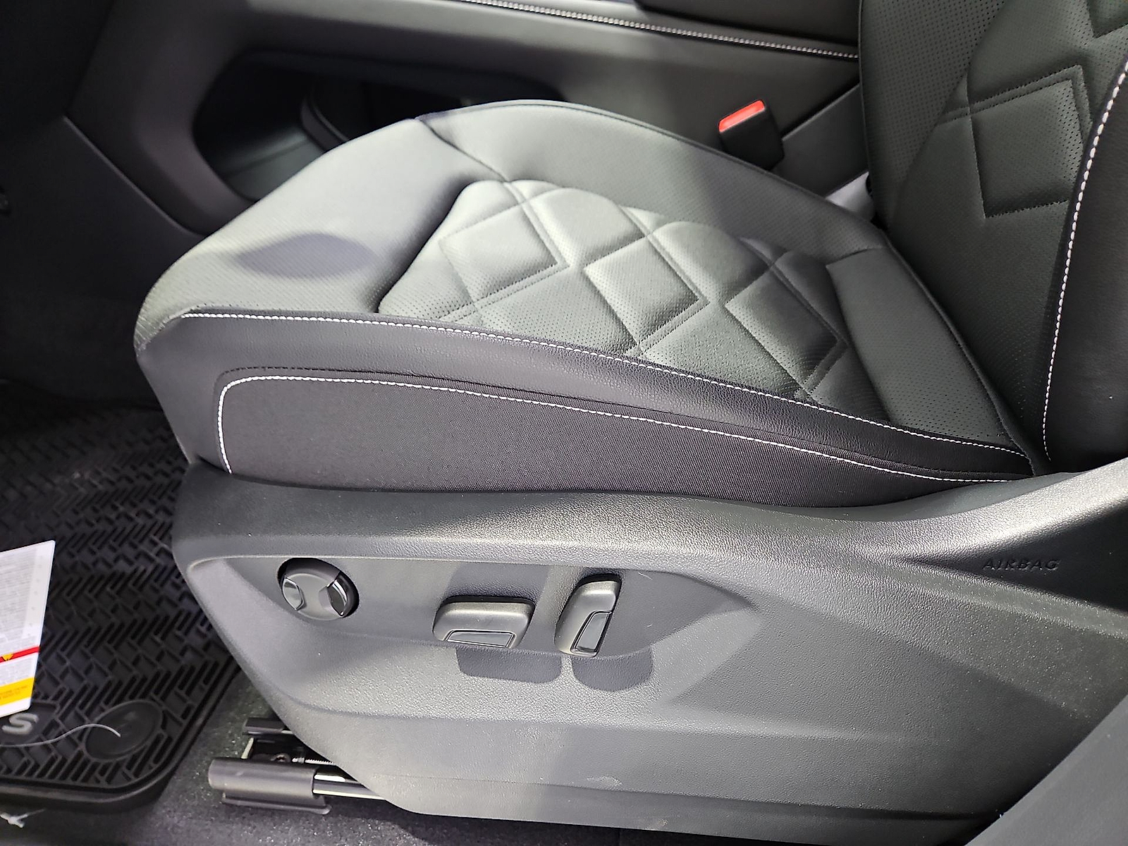 2026 Volkswagen Atlas photo 17 of 22