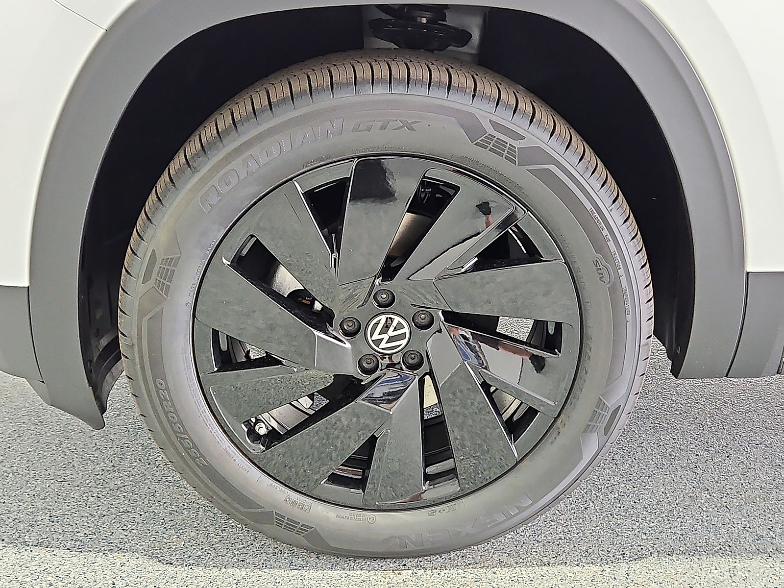 2026 Volkswagen Atlas photo 11 of 22