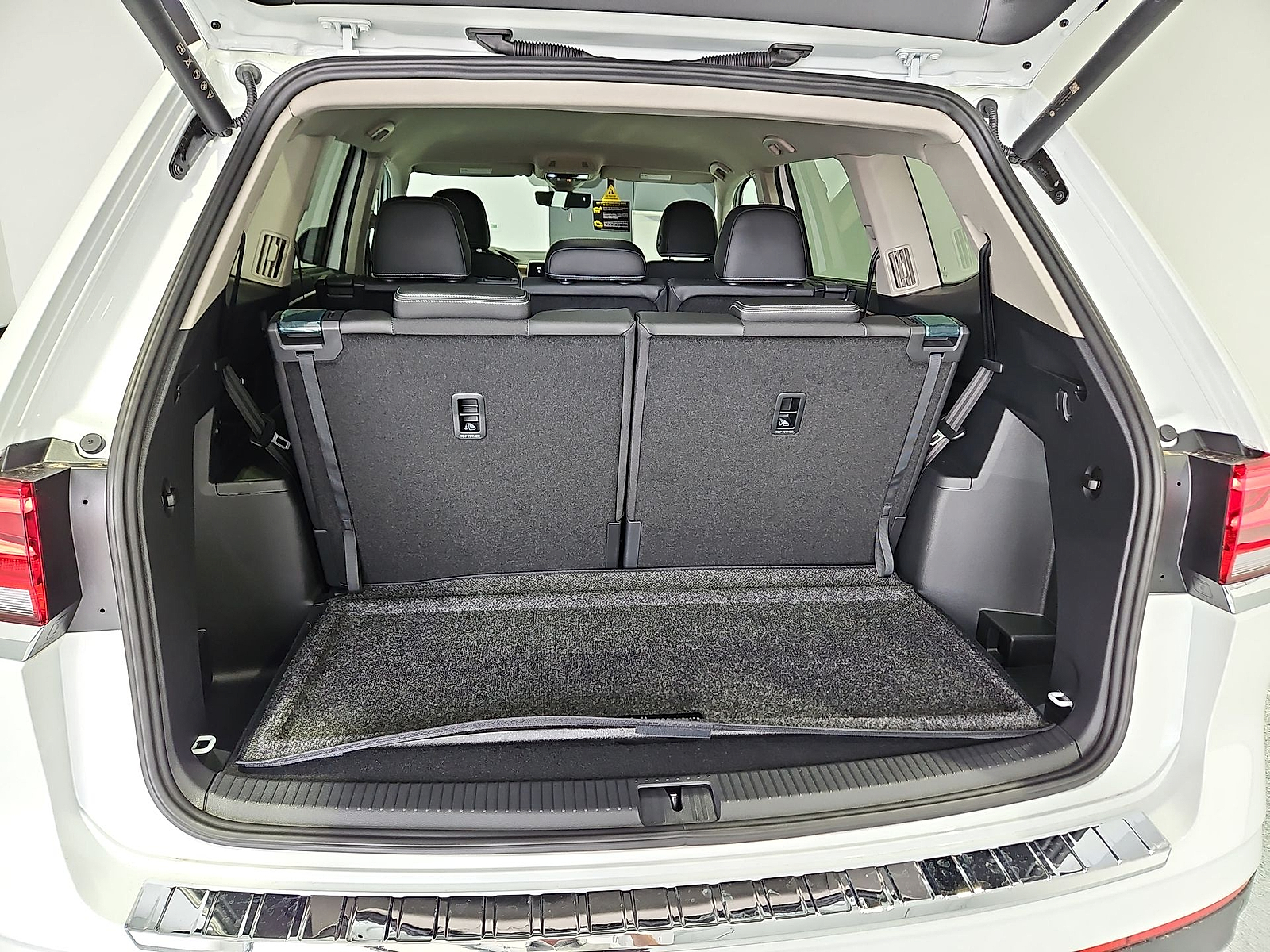 2026 Volkswagen Atlas photo 12 of 22