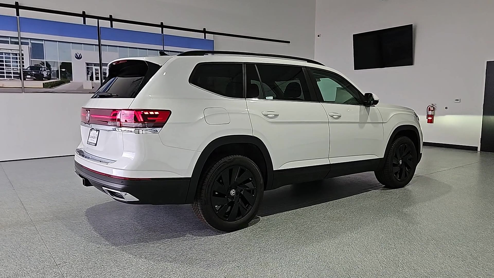2026 Volkswagen Atlas photo 8 of 22