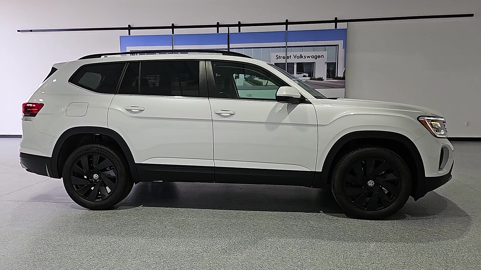 2026 Volkswagen Atlas photo 9 of 22
