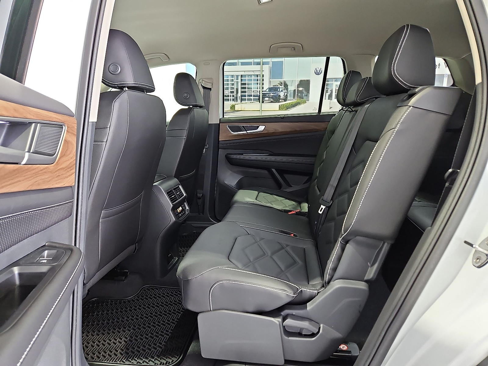 2026 Volkswagen Atlas photo 13 of 22