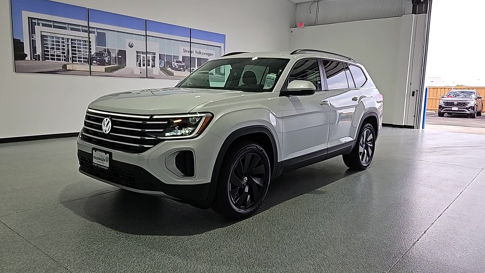 2026 Volkswagen Atlas photo 4 of 22