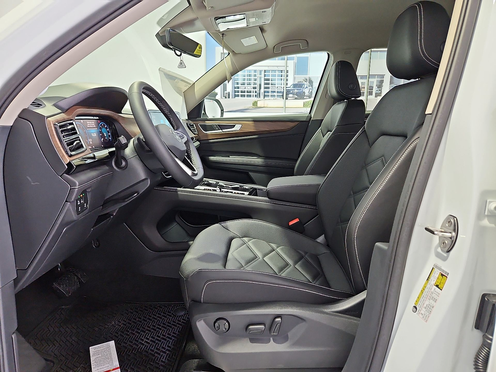 2026 Volkswagen Atlas photo 16 of 22