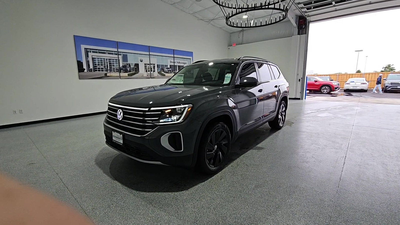 2026 Volkswagen Atlas photo 3 of 22