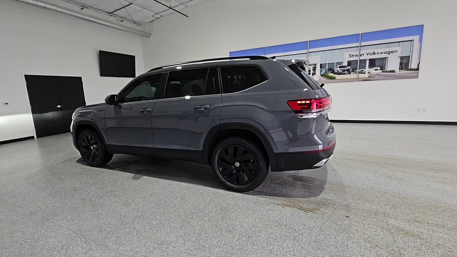 2026 Volkswagen Atlas photo 6 of 22