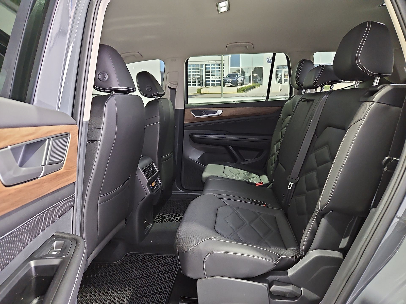 2026 Volkswagen Atlas photo 13 of 22