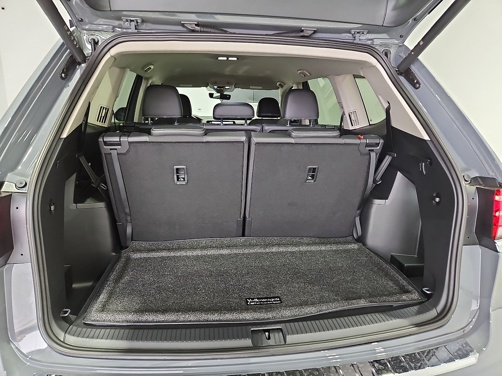 2026 Volkswagen Atlas photo 12 of 22