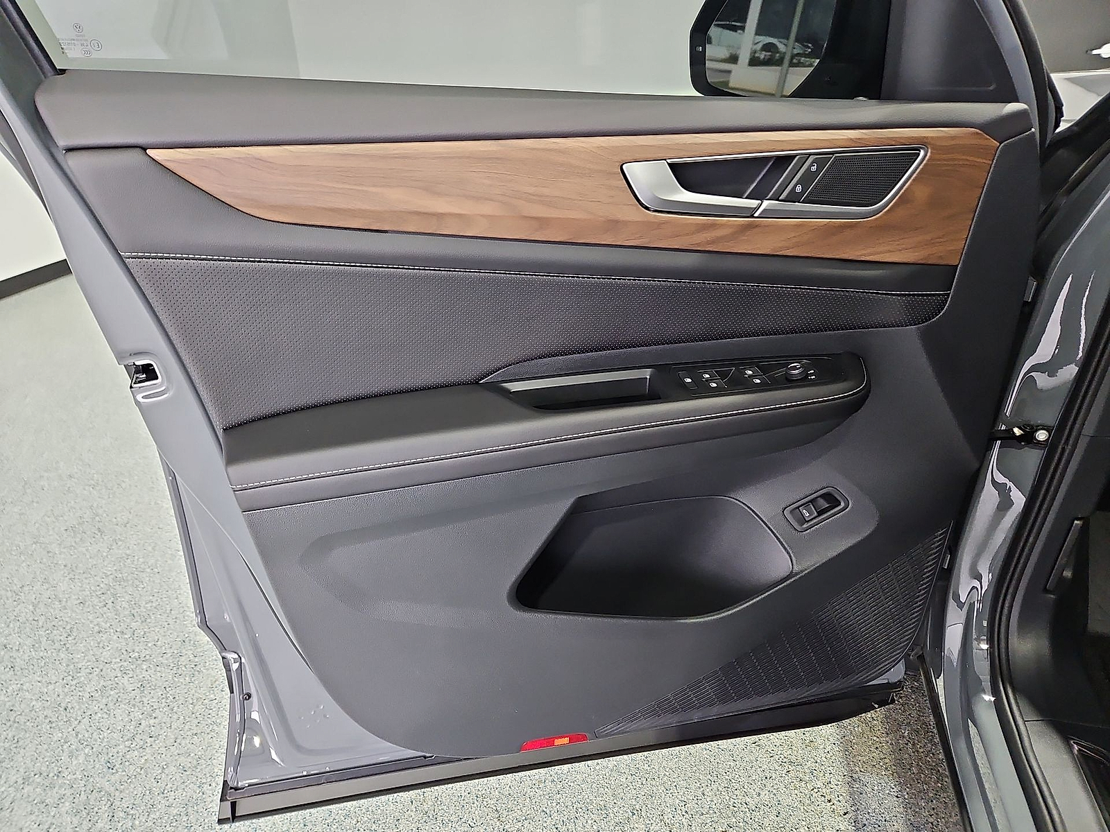 2026 Volkswagen Atlas photo 15 of 22