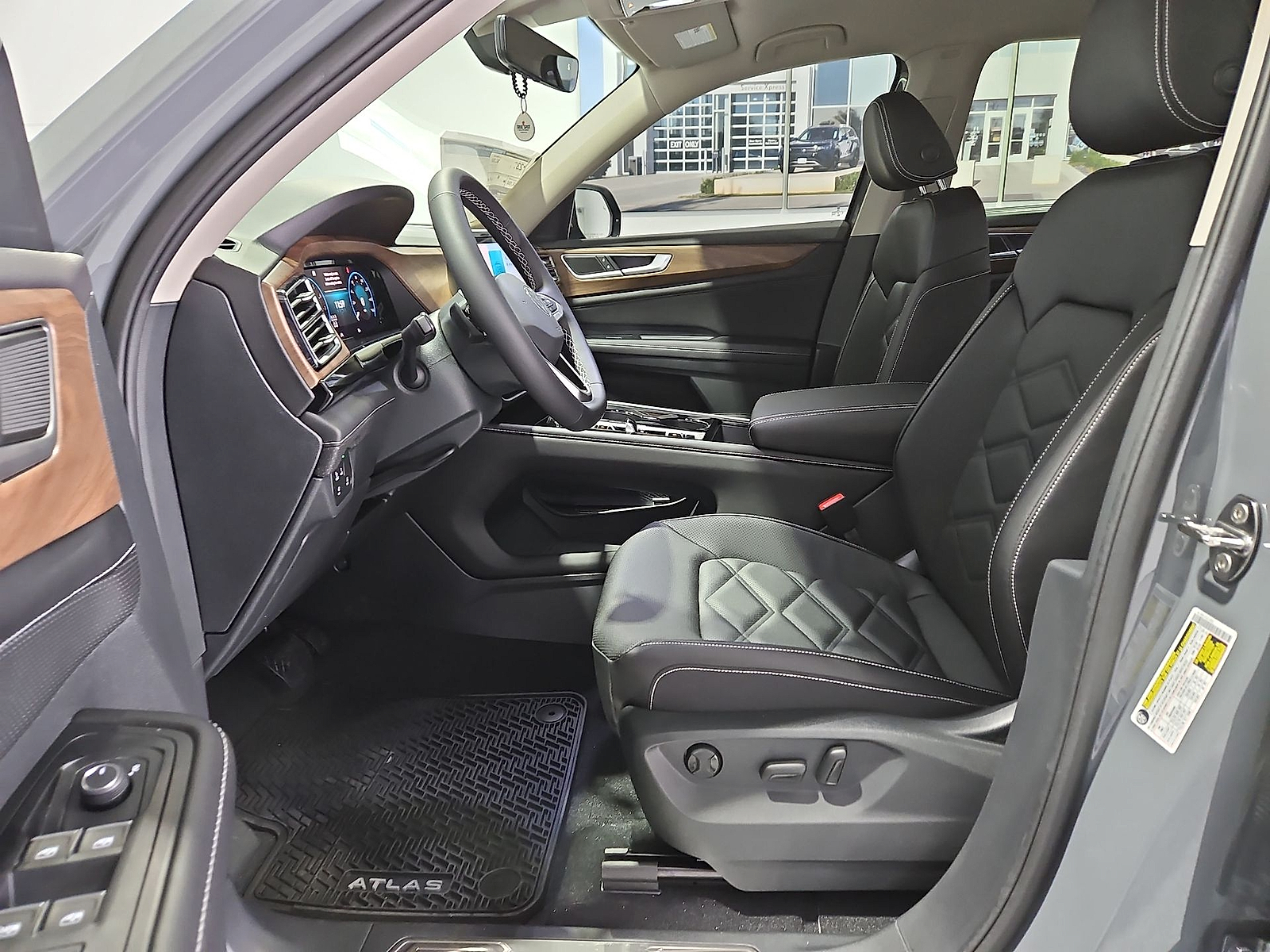 2026 Volkswagen Atlas photo 16 of 22