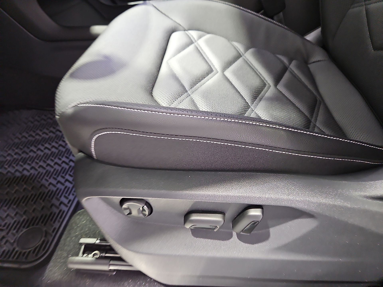 2026 Volkswagen Atlas photo 17 of 22