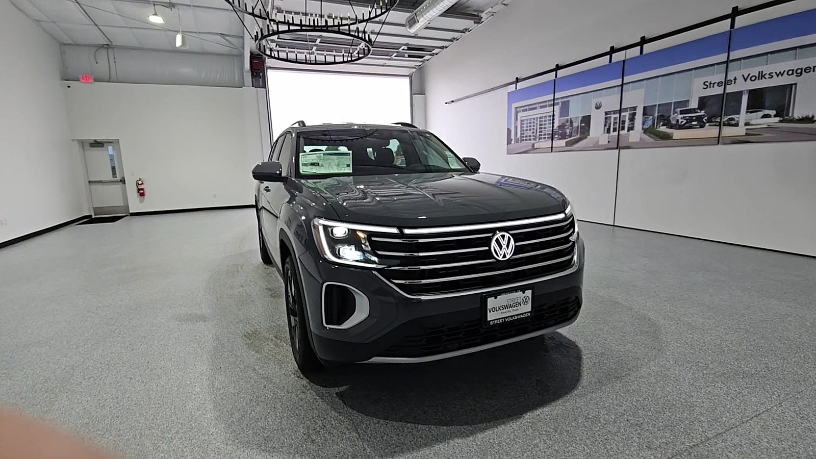 2026 Volkswagen Atlas photo 2 of 22