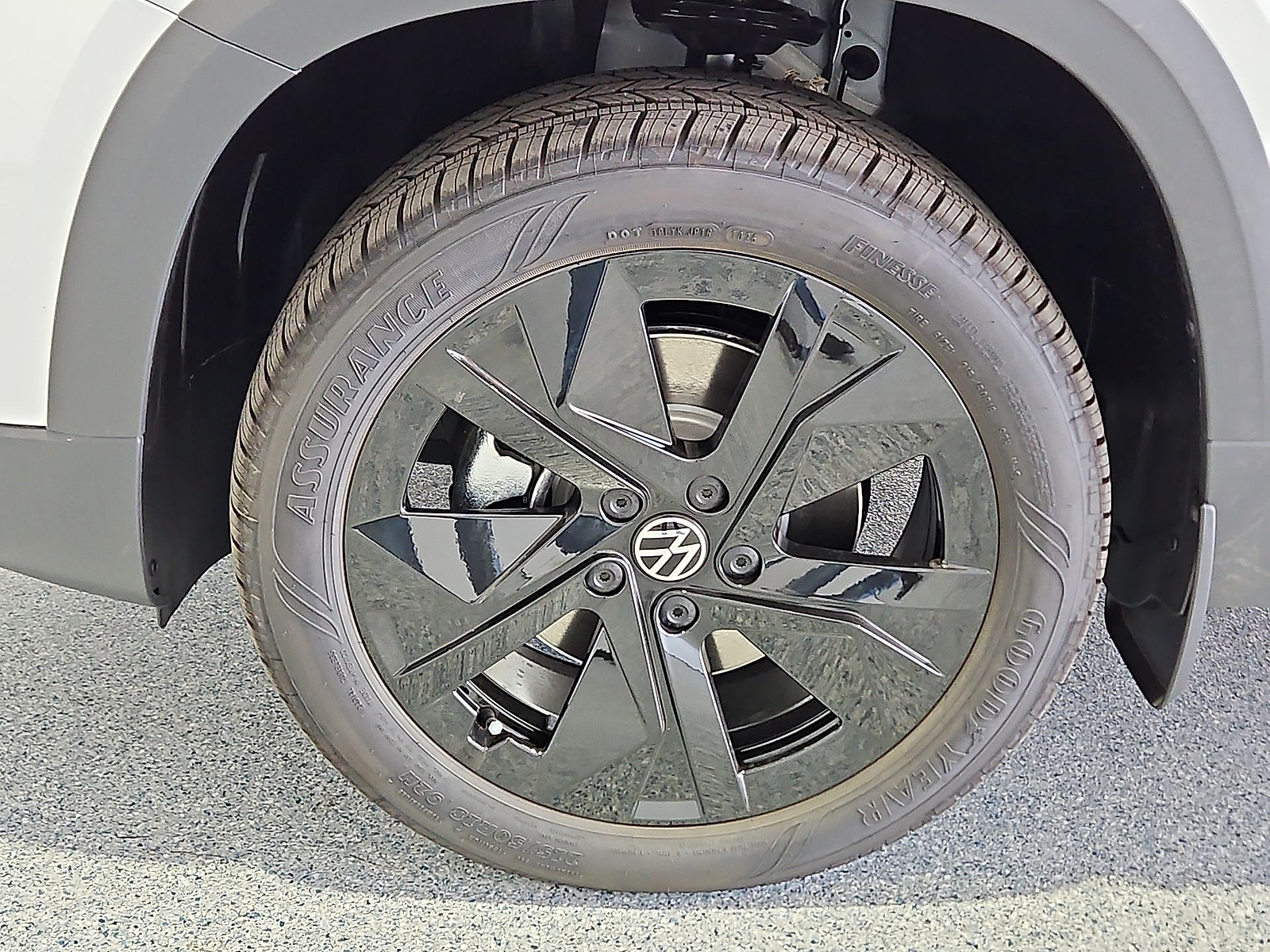 2026 Volkswagen Taos SE Pure White at Street VW of Amarillo