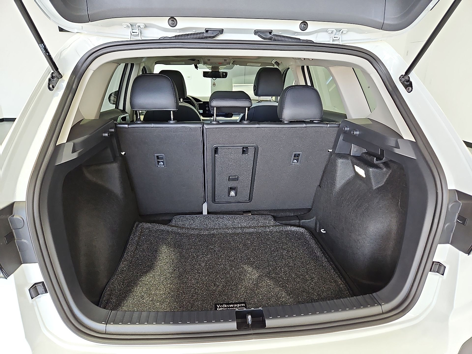 2026 Volkswagen Taos SE Pure White at Street VW of Amarillo