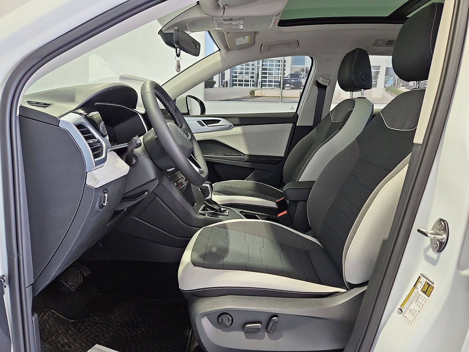 2026 Volkswagen Taos SE Pure White at Street VW of Amarillo