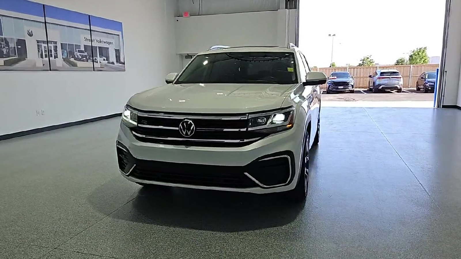 2022 Volkswagen Atlas 3.6L V6 SEL Premium R-Line Oryx White Pearl at Bobby Duby Motors