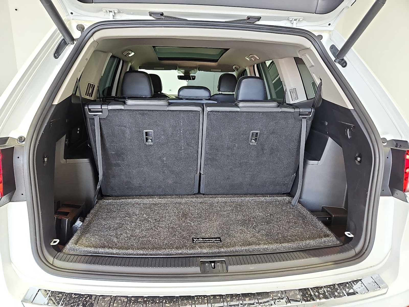 2022 Volkswagen Atlas 3.6L V6 SEL Premium R-Line Oryx White Pearl at Bobby Duby Motors