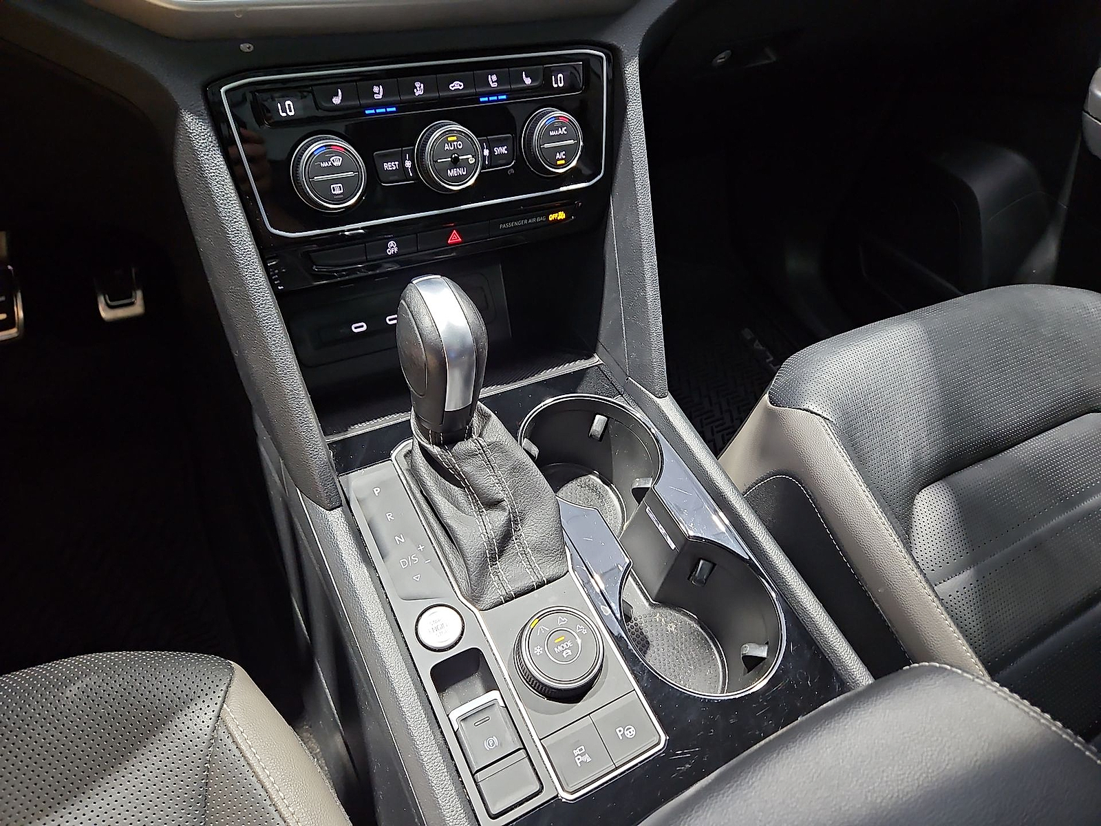2022 Volkswagen Atlas 3.6L V6 SEL Premium R-Line Oryx White Pearl at Bobby Duby Motors