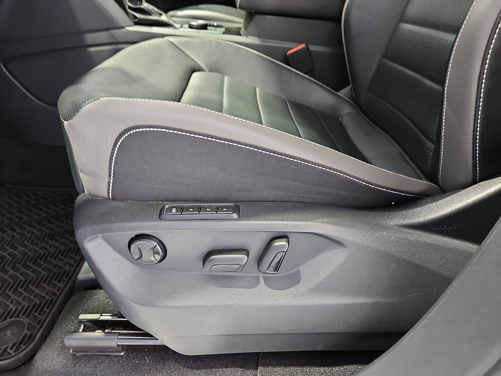 2022 Volkswagen Atlas 3.6L V6 SEL Premium R-Line Oryx White Pearl at Bobby Duby Motors