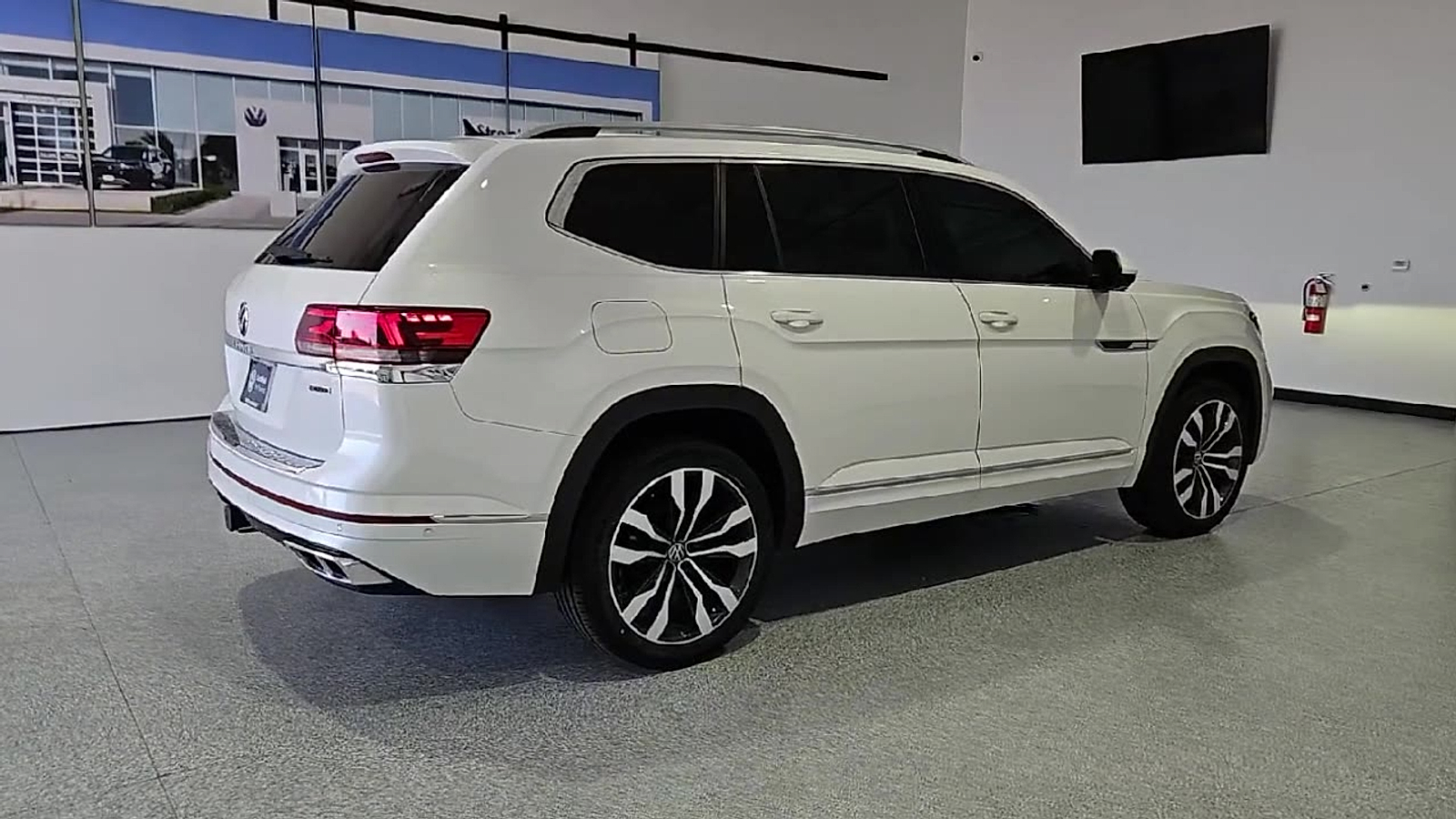 2022 Volkswagen Atlas 3.6L V6 SEL Premium R-Line Oryx White Pearl at Bobby Duby Motors