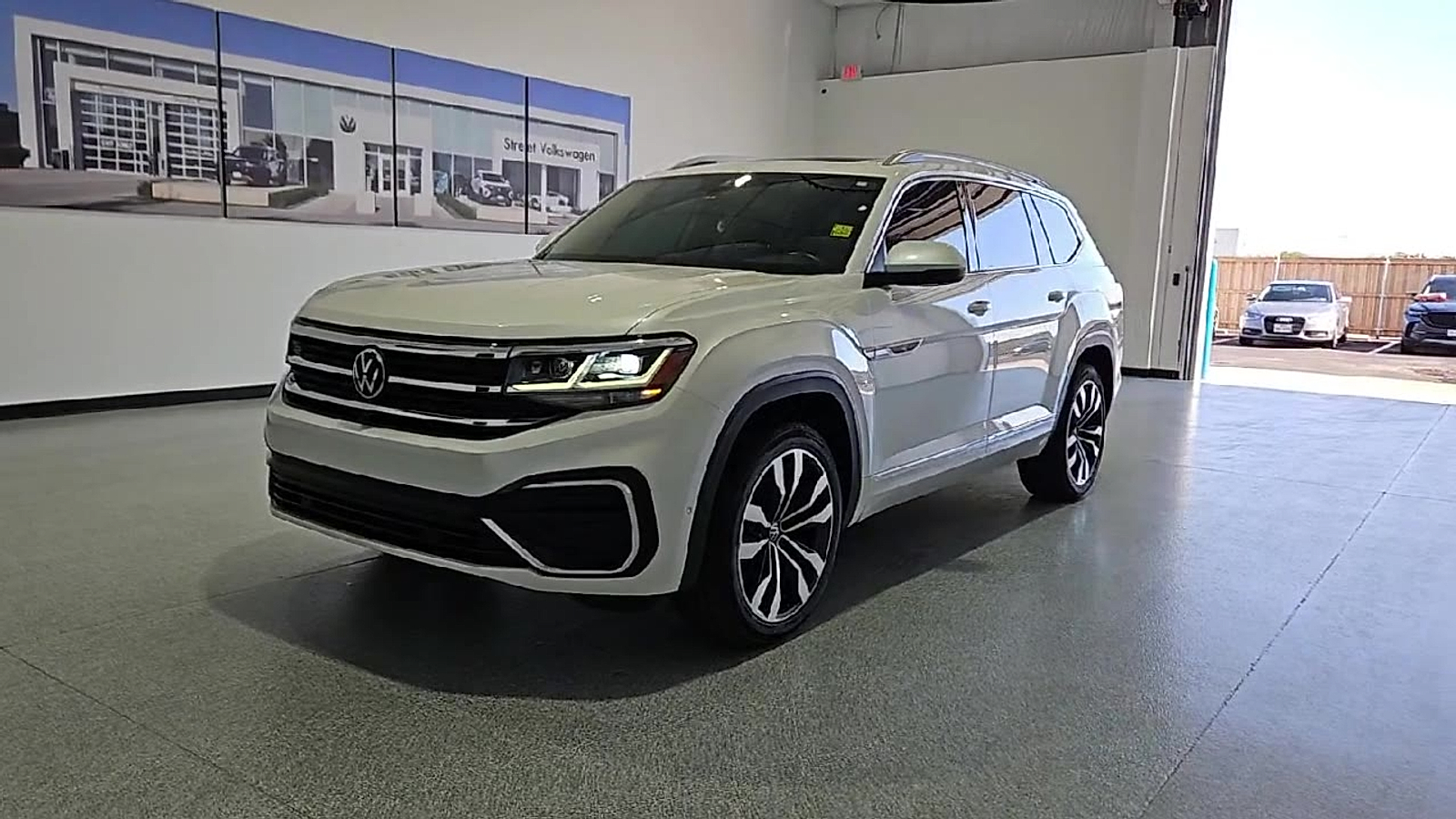 2022 Volkswagen Atlas 3.6L V6 SEL Premium R-Line Oryx White Pearl at Bobby Duby Motors