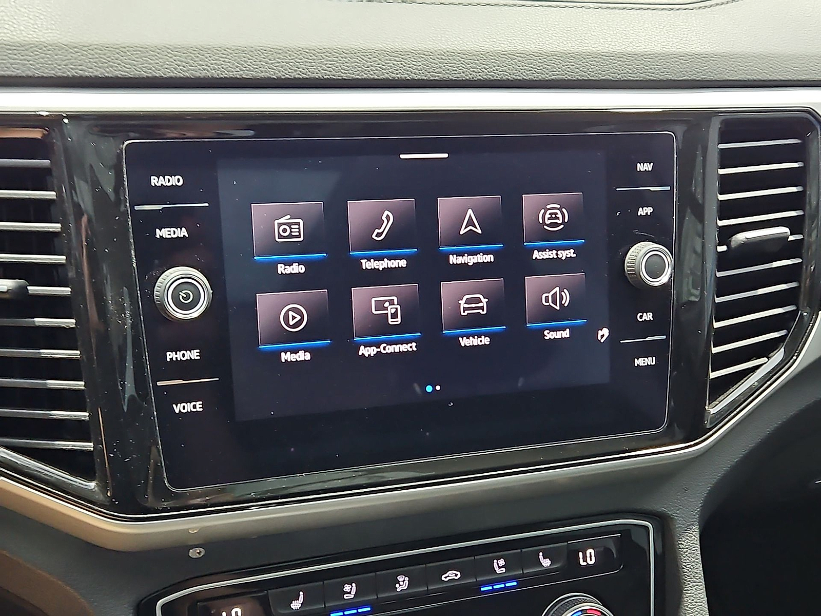 2022 Volkswagen Atlas 3.6L V6 SEL Premium R-Line Oryx White Pearl at Bobby Duby Motors