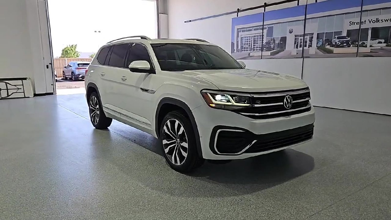 2022 Volkswagen Atlas 3.6L V6 SEL Premium R-Line Oryx White Pearl at Bobby Duby Motors
