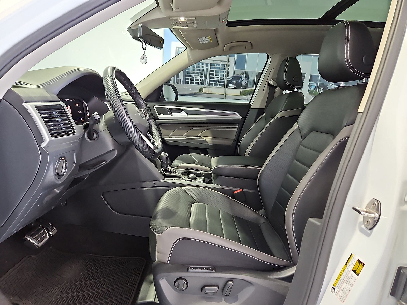 2022 Volkswagen Atlas 3.6L V6 SEL Premium R-Line Oryx White Pearl at Bobby Duby Motors