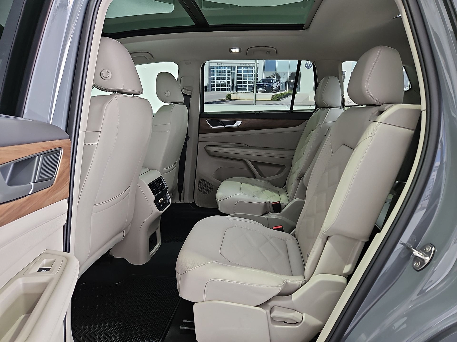 2026 Volkswagen Atlas photo 13 of 22