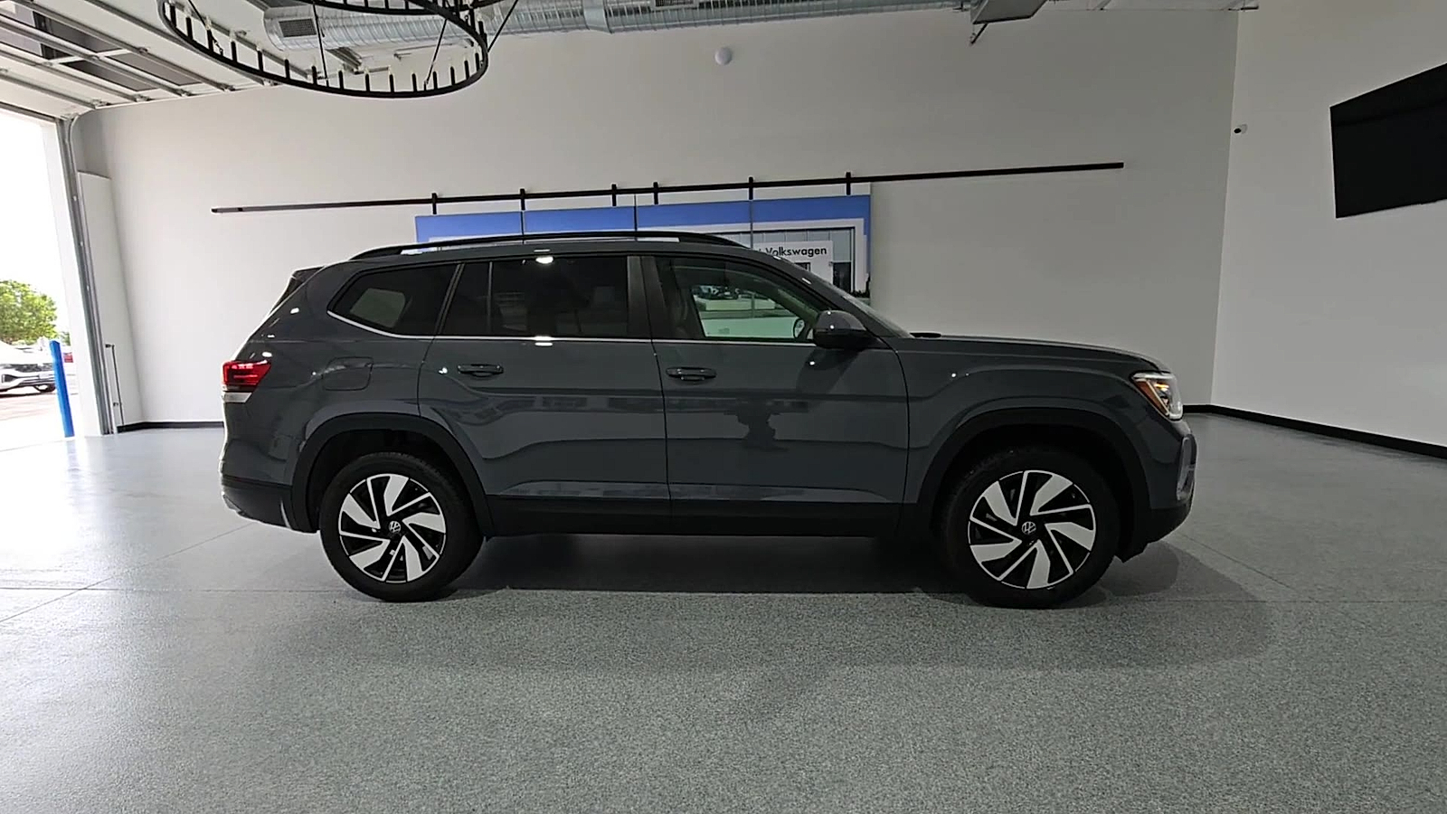 2026 Volkswagen Atlas photo 9 of 22